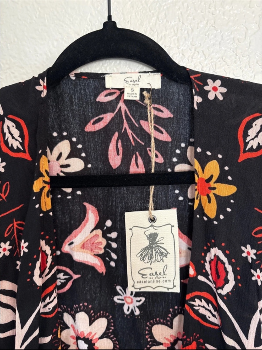 V - NWT - Easel Black Floral Oversized Kimono - Picture 3 of 5